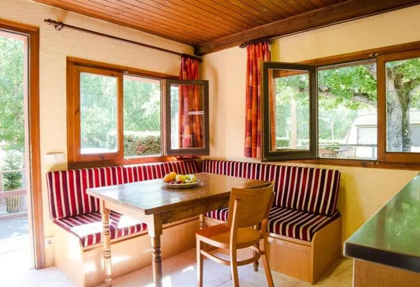 Standard-bungalow 2 Makuuhuonetta, Cerdanya Ecoresort