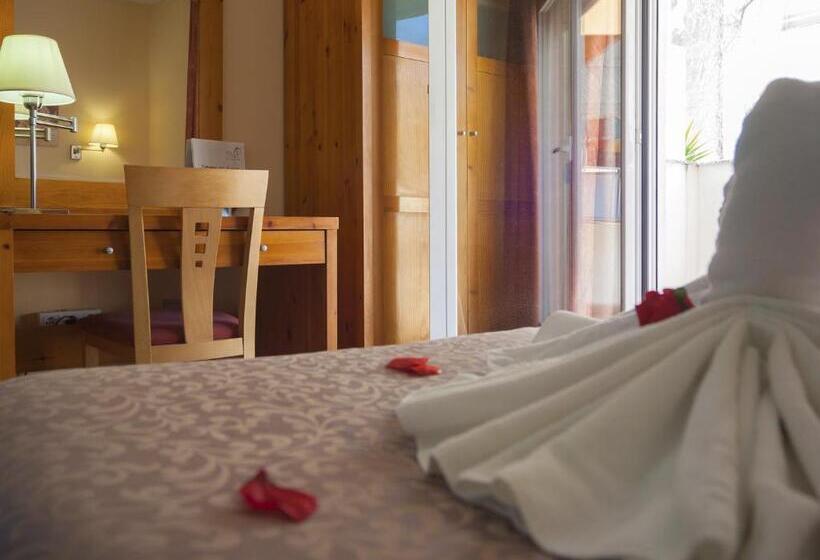Romantic Room, El Pinche De Oro
