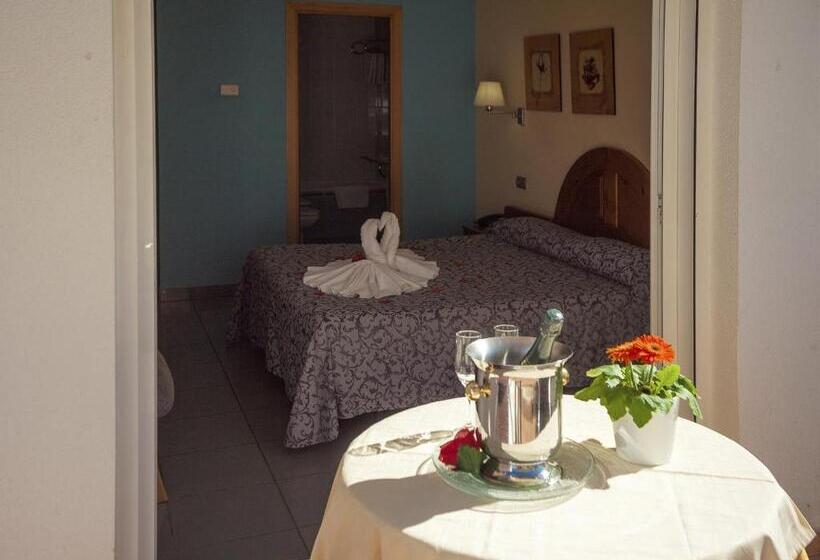 Romantic Room, El Pinche De Oro