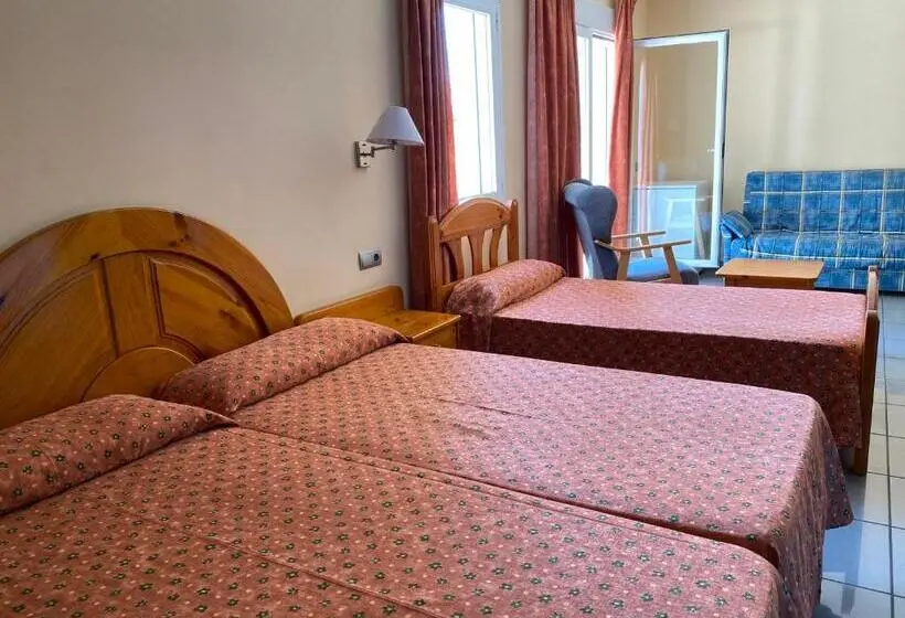 Standard Kolmen Hengen Huone, El Pinche De Oro