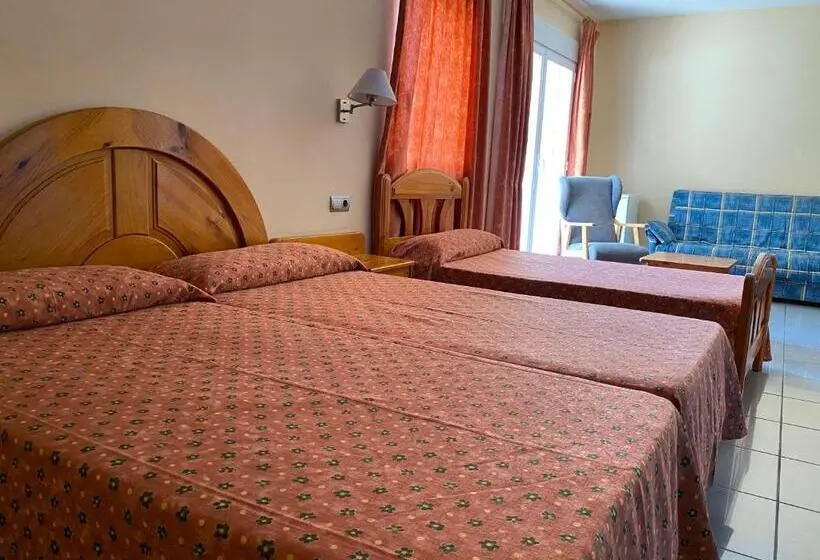 Standard Kolmen Hengen Huone, El Pinche De Oro
