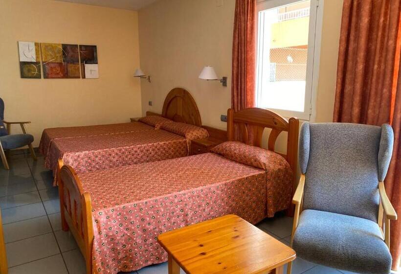 スタンダードトリプルルーム, El Pinche De Oro