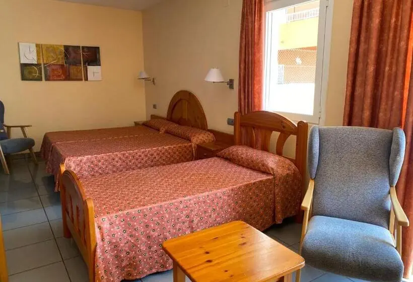 Standard Kolmen Hengen Huone, El Pinche De Oro