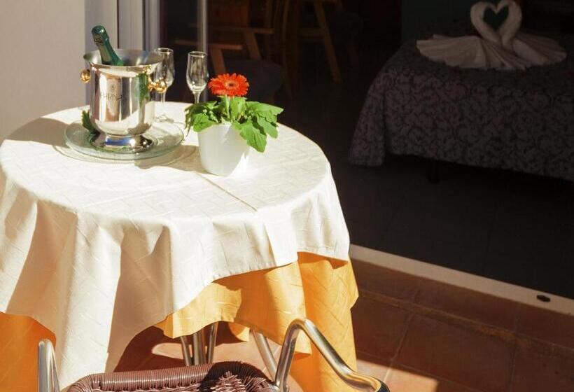 Romantic Room, El Pinche De Oro