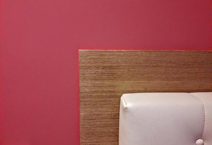 סוויטה, Hospedería Santa Elena