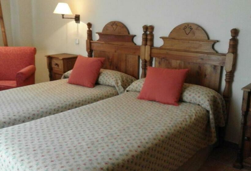 غرفة قياسية مزوَّدة بتراس, Hostal Rural Cumbres De Castilla