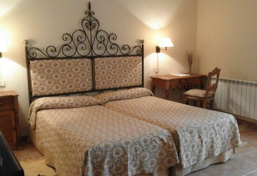 غرفة قياسية مزوَّدة بتراس, Hostal Rural Cumbres De Castilla