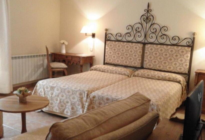 غرفة قياسية مزوَّدة بتراس, Hostal Rural Cumbres De Castilla
