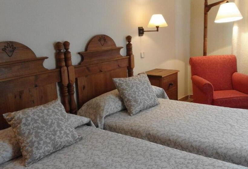 غرفة قياسية مزوَّدة بتراس, Hostal Rural Cumbres De Castilla