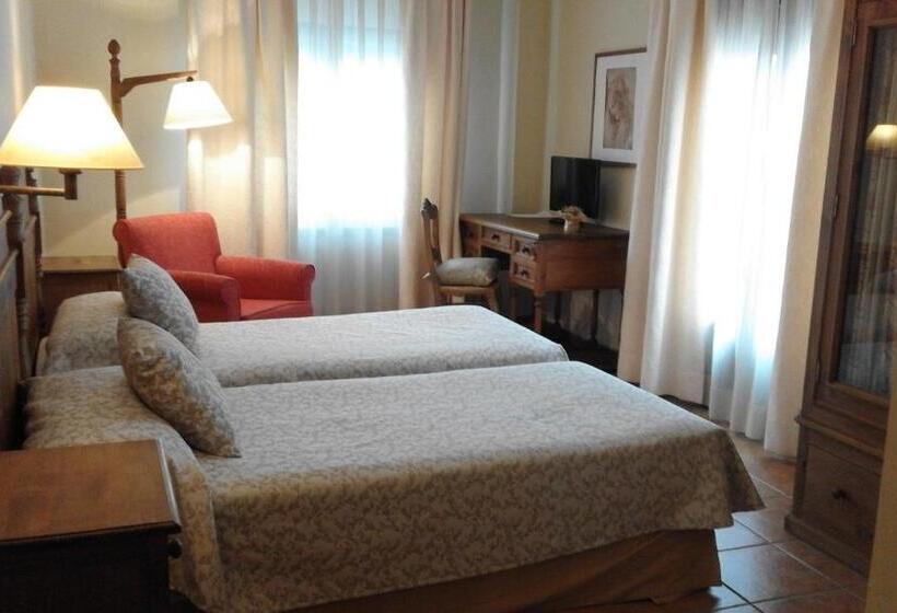 غرفة قياسية مزوَّدة بتراس, Hostal Rural Cumbres De Castilla