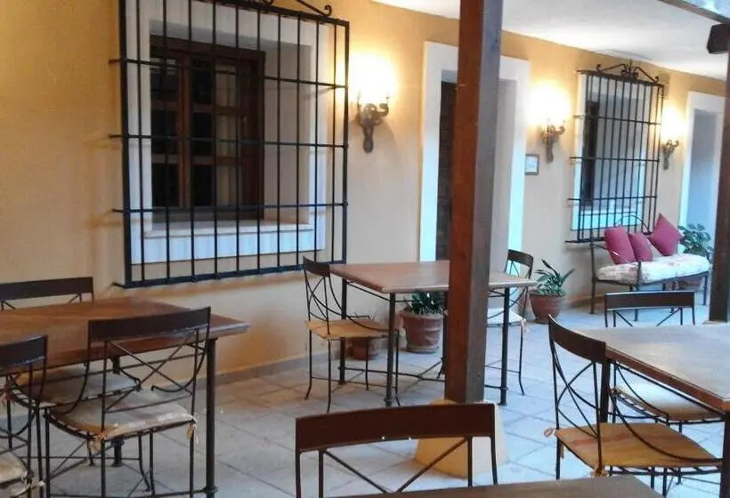 Talo 1 Makuuhuone, Hostal Rural Cumbres De Castilla