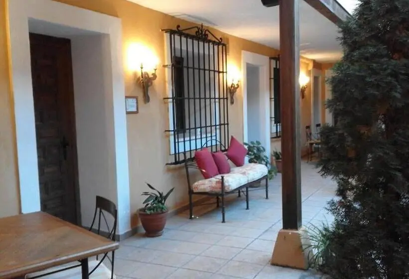 Talo 1 Makuuhuone, Hostal Rural Cumbres De Castilla