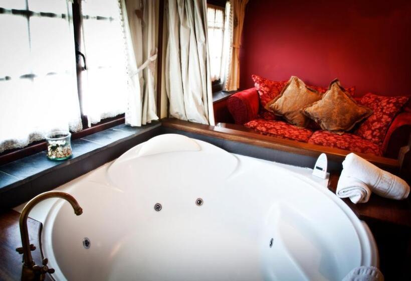 Полулюкс, La Moncloa De San Lazaro