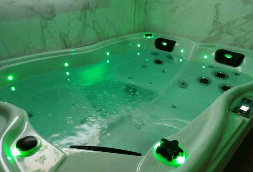 جناح ديلوكس, Primavera