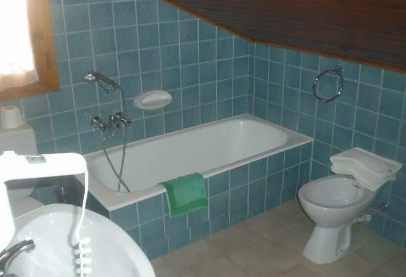 Standard Kolmen Hengen Huone, Roch