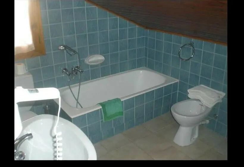 Standard Kolmen Hengen Huone, Roch