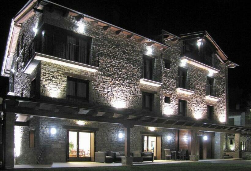 Номер Стандарт Трехместный, Sesué