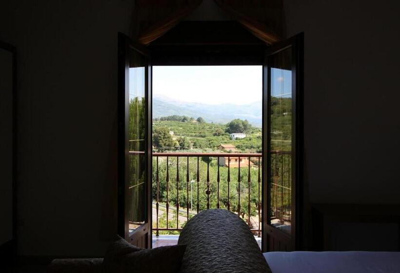 سوییت با چشمانداز کوه, Villa Xarahiz