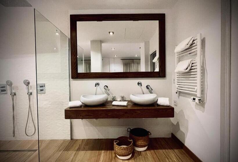 سوییت سوپریور, Villa Xarahiz