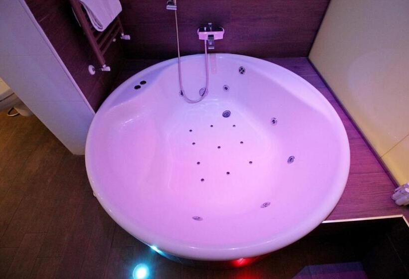 سوییت جونیور, Villa Xarahiz