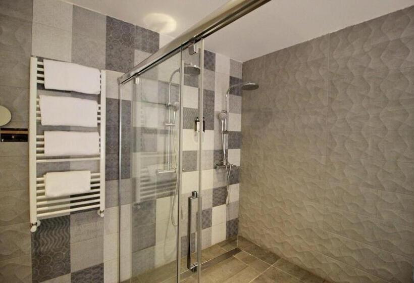 سوییت, Villa Xarahiz