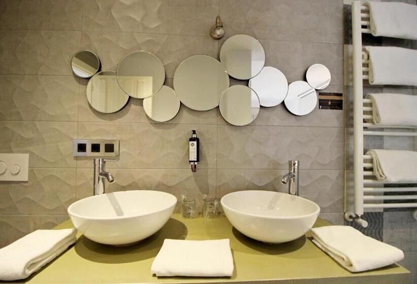 سوییت, Villa Xarahiz