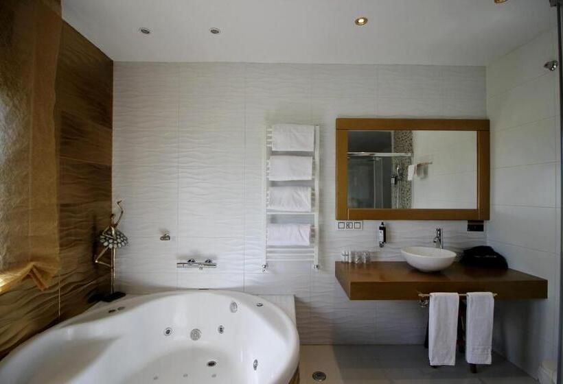 سوییت با چشمانداز کوه, Villa Xarahiz