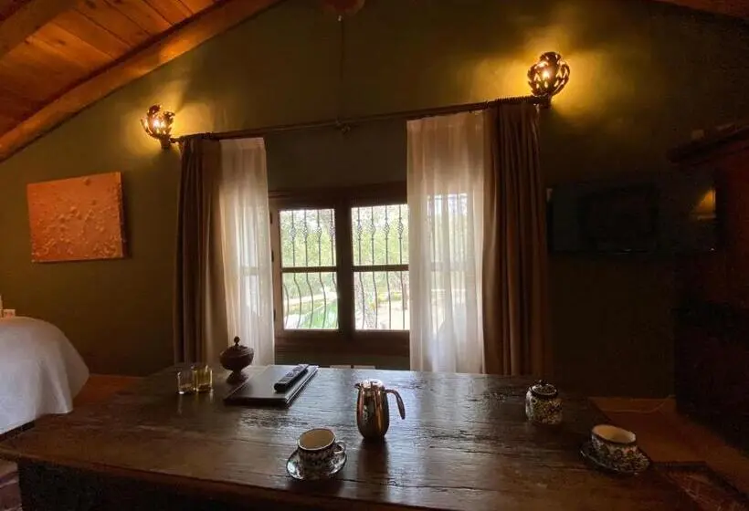 キングサイズベッドのデラックスルーム, Valle Del Arroyo Casas Rurales  Bed & Breakfast