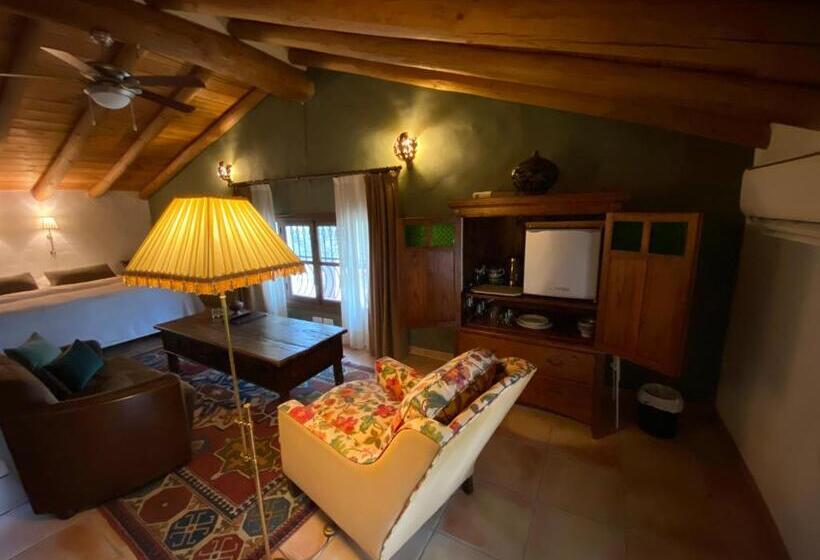 キングサイズベッドのデラックスルーム, Valle Del Arroyo Casas Rurales  Bed & Breakfast