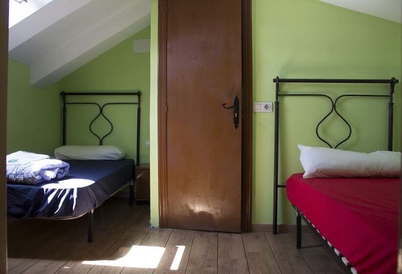 اتاق استاندارد سه نفره, Roots&boots Lugo