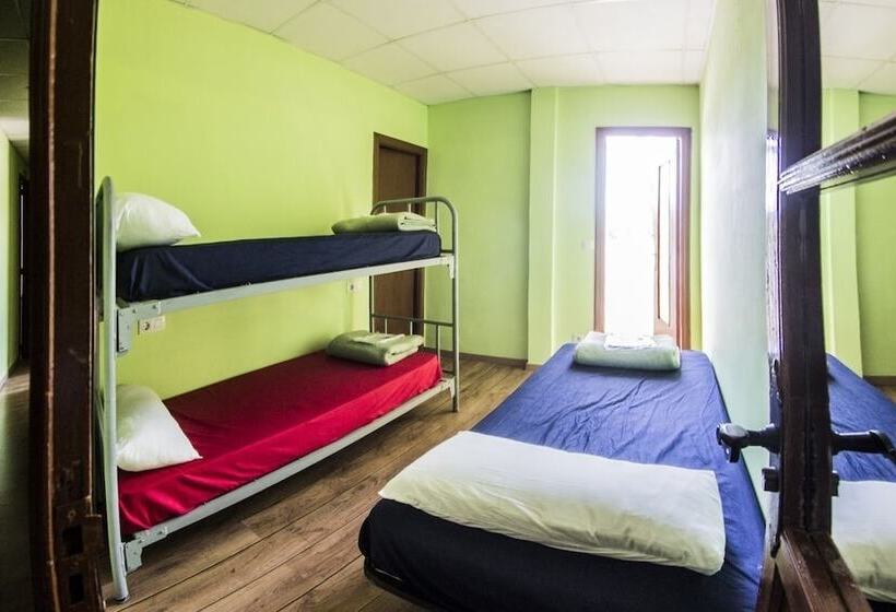 اتاق استاندارد سه نفره, Roots&boots Lugo