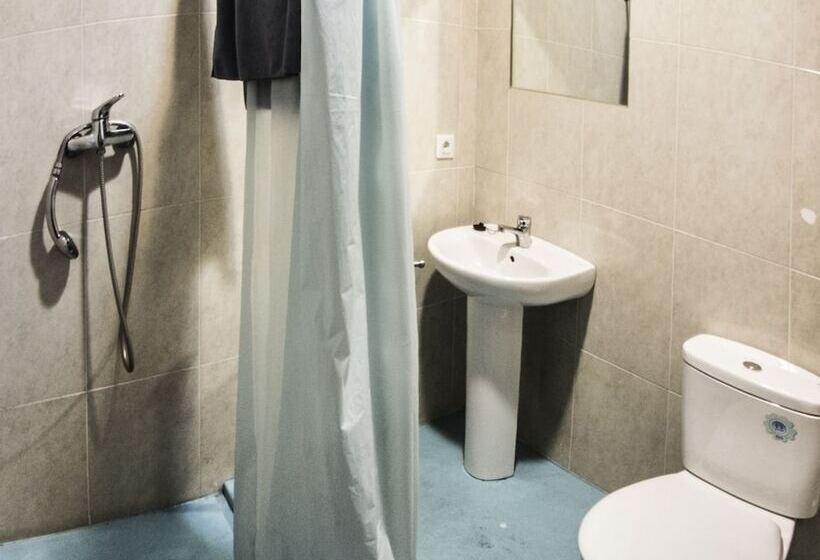 اتاق استاندارد سه نفره, Roots&boots Lugo