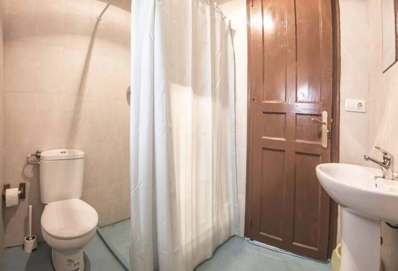 اتاق استاندارد سه نفره, Roots&boots Lugo