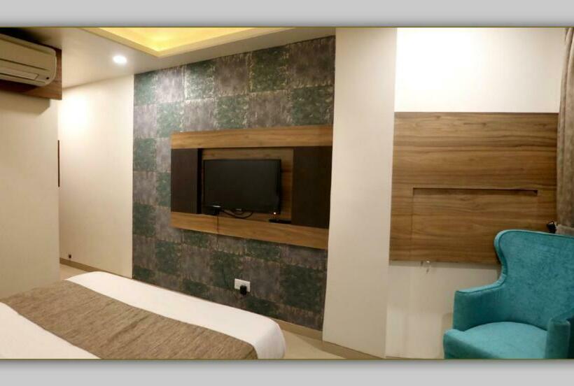 デラックスルーム, Adarsh Palace