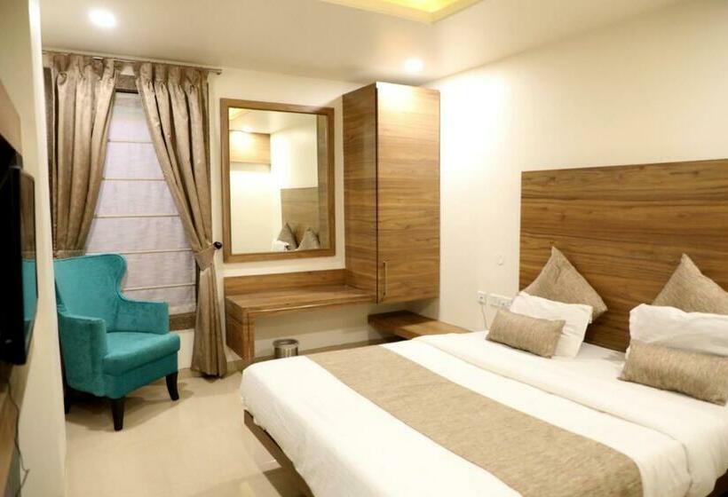 デラックスルーム, Adarsh Palace