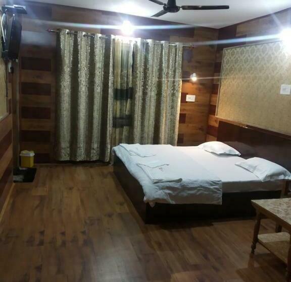 חדר דלוקס, Abihayat