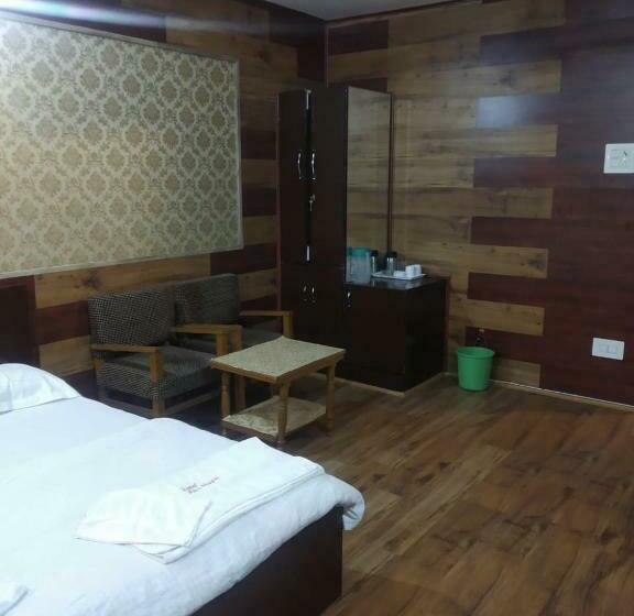 חדר דלוקס, Abihayat