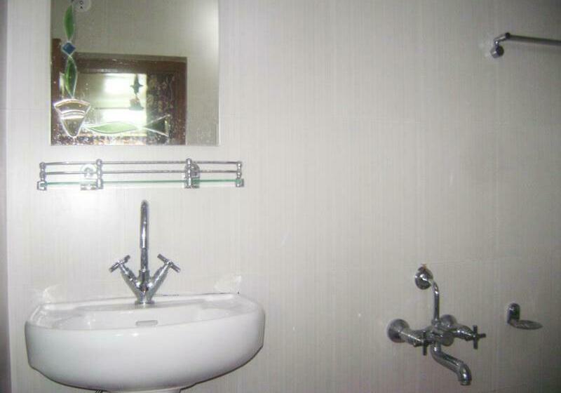 חדר דלוקס, Abihayat