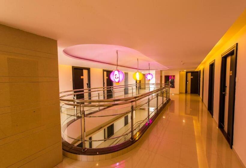Номер Deluxe, Plazza Hotel , Trichy