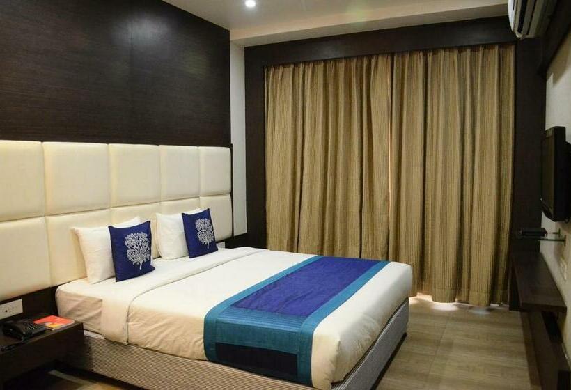 デラックスルーム, Sai Vijay