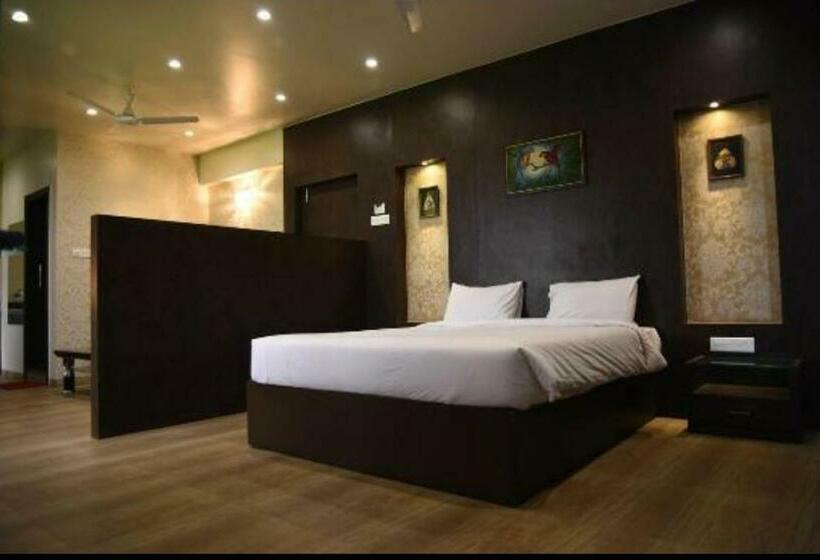 デラックスルーム, Sai Vijay