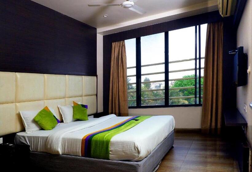 デラックスルーム, Sai Vijay