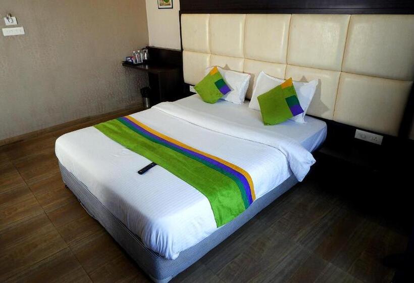 デラックスルーム, Sai Vijay