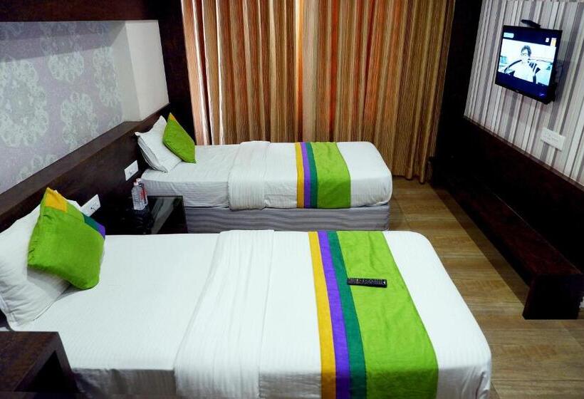 デラックスルーム, Sai Vijay