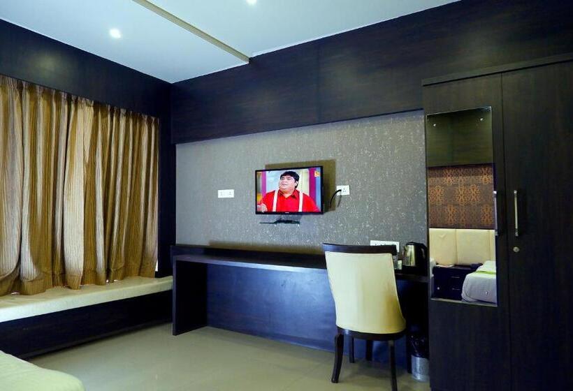 デラックスルーム, Sai Vijay