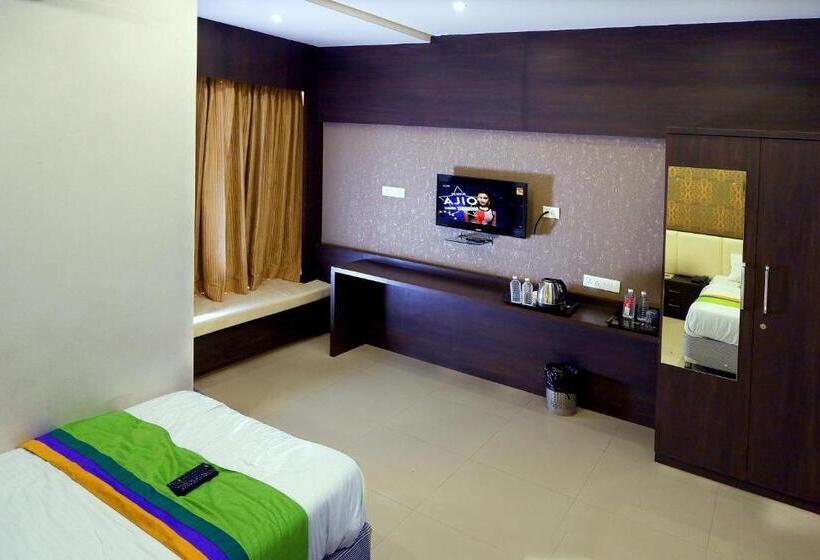 デラックスルーム, Sai Vijay