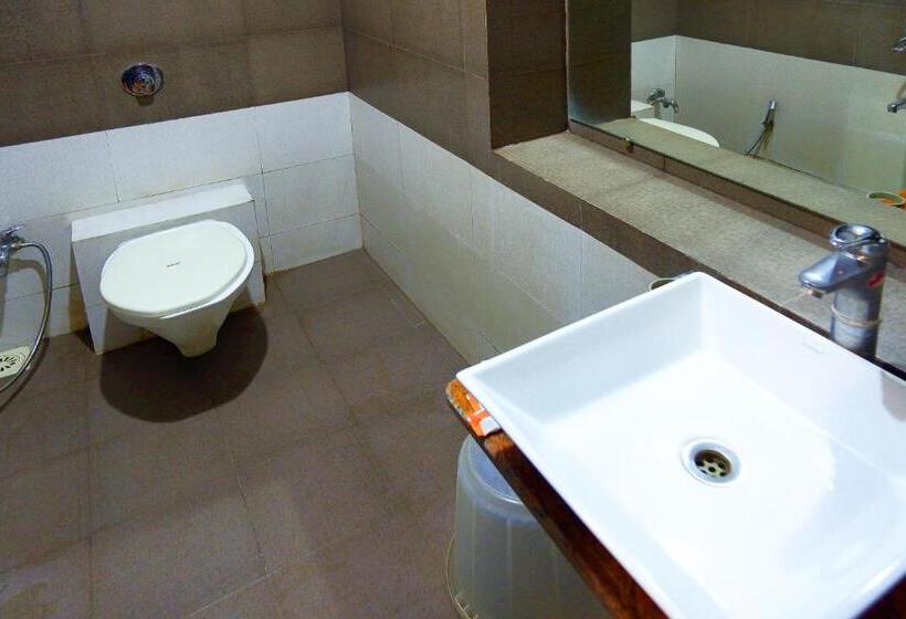 デラックスルーム, Sai Vijay