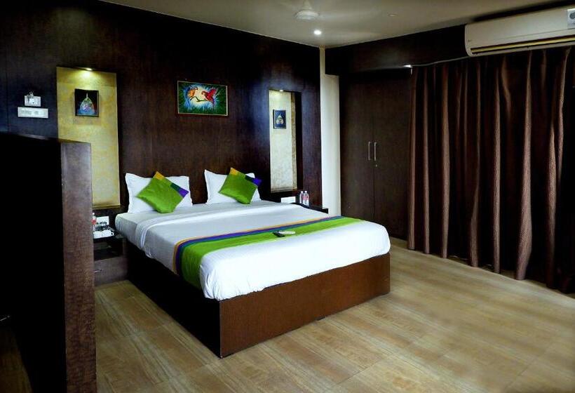 デラックスルーム, Sai Vijay