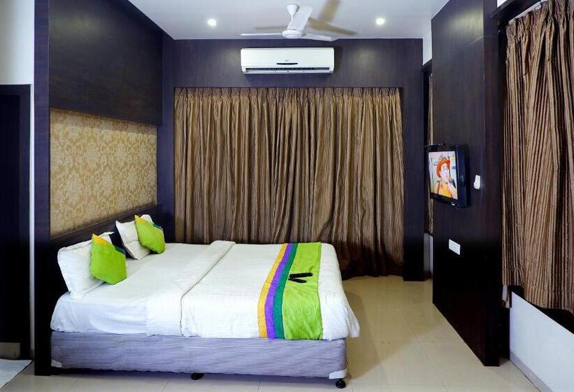 デラックスルーム, Sai Vijay