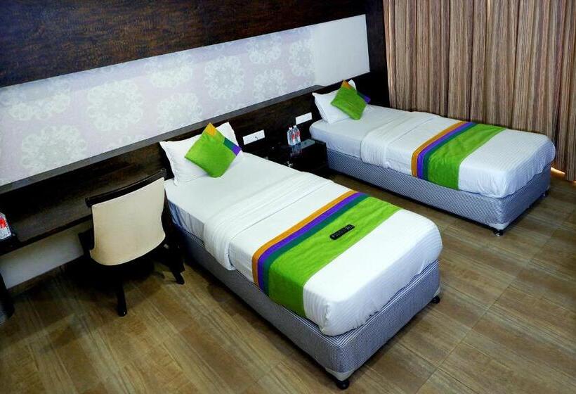 デラックスルーム, Sai Vijay